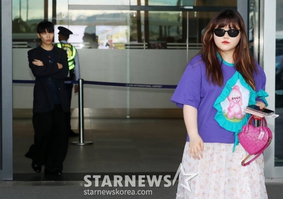 악뮤가 필리핀 아레나에서 열리는 '2023 아시아 아티스트 어워즈 인 필리핀'(2023 Asia Artist Awards IN THE PHILIPPINES, 이하 '2023 AAA') 참석을 위해 13일 오전 클락 국제공항을 통해 입국하고 있다. 14일 개최되는 '2023 AAA'는 스타뉴스가 주최하고 Asia Artist Awards 조직위원회, TONZ 엔터테인먼트, PULP Live World가 공동 주관한다. 그룹 아이브(IVE) 장원영, 가수 강다니엘, 그룹 제로베이스원 성한빈이 MC를 맡았다. 2023.12.13 /사진=김창현