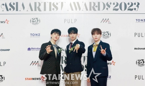 세븐틴 유닛 부석순이 14일 필리핀 아레나에서 열린 '2023 아시아 아티스트 어워즈 인 필리핀'(2023 Asia Artist Awards IN THE PHILIPPINES, 이하 '2023 AAA') 레드카펫 행사에 참석해 포즈를 취하고 있다. '2023 AAA'는 스타뉴스가 주최하고 Asia Artist Awards 조직위원회, TONZ 엔터테인먼트, PULP Live World가 공동 주관한다. 그룹 아이브(IVE) 장원영, 가수 강다니엘, 그룹 제로베이스원 성한빈이 MC를 맡았다. 2023.12.14 /사진=이동훈