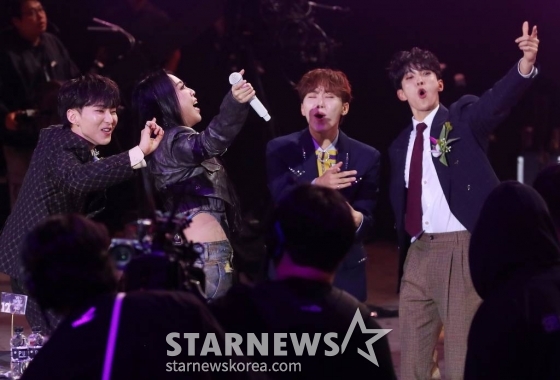 래퍼 이영지가 14일 필리핀 아레나에서 열린 '2023 아시아 아티스트 어워즈 인 필리핀'(2023 Asia Artist Awards IN THE PHILIPPINES, 이하 '2023 AAA')에서 멋진 무대를 선보이고 있다. '2023 AAA'는 스타뉴스가 주최하고 Asia Artist Awards 조직위원회, TONZ 엔터테인먼트, PULP Live World가 공동 주관한다. 그룹 아이브(IVE) 장원영, 가수 강다니엘, 그룹 제로베이스원 성한빈이 MC를 맡았다. 2023.12.14 /사진=김창현
