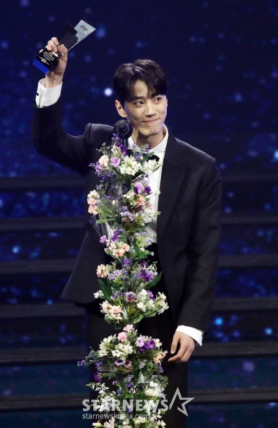 배우 이준영이 14일 필리핀 아레나에서 열린 '2023 아시아 아티스트 어워즈 인 필리핀'(2023 Asia Artist Awards IN THE PHILIPPINES, 이하 '2023 AAA')에서 'AAA 베스트 액팅 퍼포먼스 상''을 수상하고 소감을 말하고 있다. '2023 AAA'는 스타뉴스가 주최하고 Asia Artist Awards 조직위원회, TONZ 엔터테인먼트, PULP Live World가 공동 주관한다. 그룹 아이브(IVE) 장원영, 가수 강다니엘, 그룹 제로베이스원 성한빈이 MC를 맡았다. 2023.12.14 /사진=임성균