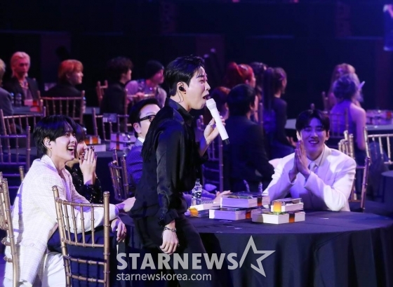 가수 딘딘이 14일 필리핀 아레나에서 열린 '2023 아시아 아티스트 어워즈 인 필리핀'(2023 Asia Artist Awards IN THE PHILIPPINES, 이하 '2023 AAA')에서 멋진 무대를 선보이고 있다. '2023 AAA'는 스타뉴스가 주최하고 Asia Artist Awards 조직위원회, TONZ 엔터테인먼트, PULP Live World가 공동 주관한다. 그룹 아이브(IVE) 장원영, 가수 강다니엘, 그룹 제로베이스원 성한빈이 MC를 맡았다. 2023.12.14 /사진=김창현