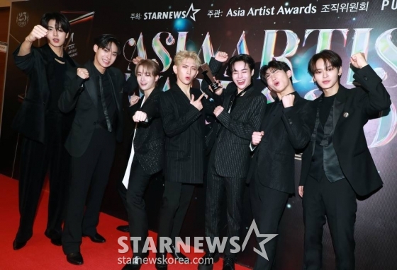 그룹 템페스트가 14일 필리핀 아레나에서 열린 '2023 아시아 아티스트 어워즈 인 필리핀'(2023 Asia Artist Awards IN THE PHILIPPINES, 이하 '2023 AAA')에서 AAA 아이콘 상을 수상한 뒤 포즈를 취하고 있다. '2023 AAA'는 스타뉴스가 주최하고 Asia Artist Awards 조직위원회, TONZ 엔터테인먼트, PULP Live World가 공동 주관한다. 그룹 아이브(IVE) 장원영, 가수 강다니엘, 그룹 제로베이스원 성한빈이 MC를 맡았다. 2023.12.14 /사진=이동훈