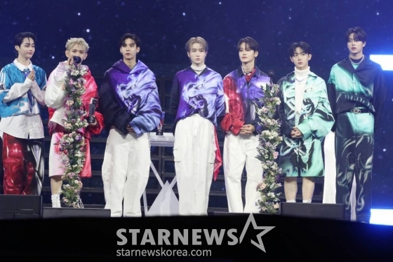 크룹 템페스트가 14일 필리핀 아레나에서 열린 '2023 아시아 아티스트 어워즈 인 필리핀'(2023 Asia Artist Awards IN THE PHILIPPINES, 이하 '2023 AAA')에서 'AAA 아이콘상'을 수상하고 소감을 말하고 있다. '2023 AAA'는 스타뉴스가 주최하고 Asia Artist Awards 조직위원회, TONZ 엔터테인먼트, PULP Live World가 공동 주관한다. 그룹 아이브(IVE) 장원영, 가수 강다니엘, 그룹 제로베이스원 성한빈이 MC를 맡았다. 2023.12.14 /사진=임성균