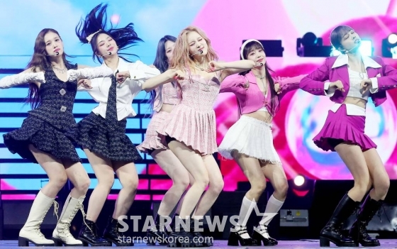 걸그룹 스테이씨(STAYC)가 지난 14일 필리핀 아레나에서 열린 '2023 아시아 아티스트 어워즈 인 필리핀'(2023 Asia Artist Awards IN THE PHILIPPINES, 이하 '2023 AAA')에서 멋진 무대를 선보이고 있다. 스테이씨는 '2023 AAA'에서 AAA 베스트 뮤지션을 수상했다. '2023 AAA'는 스타뉴스가 주최하고 Asia Artist Awards 조직위원회, TONZ 엔터테인먼트, PULP Live World가 공동 주관한다. 그룹 아이브(IVE) 장원영, 가수 강다니엘, 그룹 제로베이스원 성한빈이 MC를 맡았다. /사진=김창현