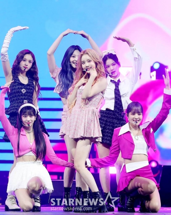 걸그룹 스테이씨(STAYC) 시은이 지난 14일 필리핀 아레나에서 열린 '2023 아시아 아티스트 어워즈 인 필리핀'(2023 Asia Artist Awards IN THE PHILIPPINES, 이하 '2023 AAA')에서 멋진 무대를 선보이고 있다. 스테이씨는 '2023 AAA'에서 AAA 베스트 뮤지션을 수상했다. '2023 AAA'는 스타뉴스가 주최하고 Asia Artist Awards 조직위원회, TONZ 엔터테인먼트, PULP Live World가 공동 주관한다. 그룹 아이브(IVE) 장원영, 가수 강다니엘, 그룹 제로베이스원 성한빈이 MC를 맡았다. /사진=김창현