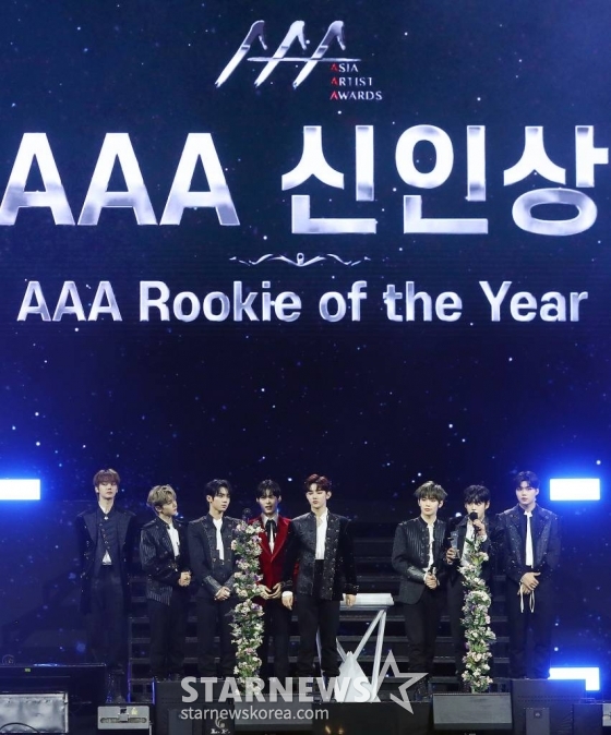 그룹 제로베이스원이 14일 필리핀 아레나에서 열린 '2023 아시아 아티스트 어워즈 인 필리핀'(2023 Asia Artist Awards IN THE PHILIPPINES, 이하 '2023 AAA')에서 AAA 신인상을 수상한 뒤 소감을 말하고 있다.  '2023 AAA'는 스타뉴스가 주최하고 Asia Artist Awards 조직위원회, TONZ 엔터테인먼트, PULP Live World가 공동 주관한다. 그룹 아이브(IVE) 장원영, 가수 강다니엘, 그룹 제로베이스원 성한빈이 MC를 맡았다. 2023.12.14 /사진=김창현