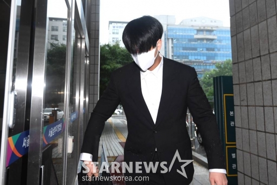병역을 의도적으로 기피, 면탈한 혐의를 받고 있는 빅스 출신 라비(본명 김원식·30)가 10일 오후 서울 양천구 서울남부지방법원에서 열린 선고공판에 출석하고 있다. /사진=머니S 장동규 기자