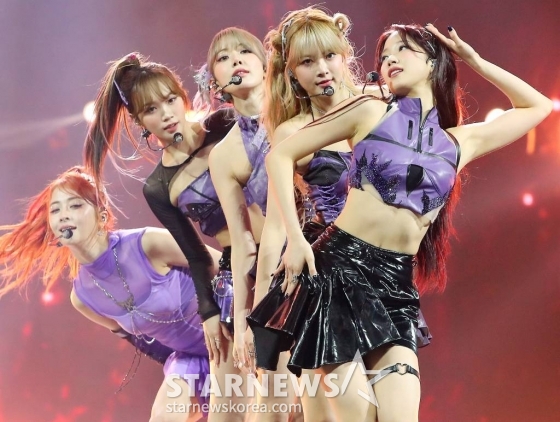 걸그룹 르세라핌이 14일 필리핀 아레나에서 열린 '2023 아시아 아티스트 어워즈 인 필리핀'(2023 Asia Artist Awards IN THE PHILIPPINES, 이하 '2023 AAA')에서 멋진 무대를 선보이고 있다. /사진=김창현