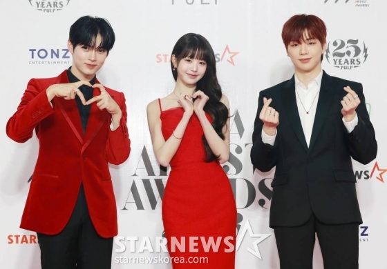 MC 성한빈, 장원영, 강다니엘이 14일 필리핀 아레나에서 열린 '2023 아시아 아티스트 어워즈 인 필리핀'(2023 Asia Artist Awards IN THE PHILIPPINES, 이하 '2023 AAA') 레드카펫 행사에 참석해 포즈를 취하고 있다. '2023 AAA'는 스타뉴스가 주최하고 Asia Artist Awards 조직위원회, TONZ 엔터테인먼트, PULP Live World가 공동 주관한다. 그룹 아이브(IVE) 장원영, 가수 강다니엘, 그룹 제로베이스원 성한빈이 MC를 맡았다. 2023.12.14 /사진=이동훈