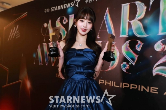 걸그룹 아이브 장원영이 14일 필리핀 아레나에서 열린 '2023 아시아 아티스트 어워즈 인 필리핀'(2023 Asia Artist Awards IN THE PHILIPPINES, 이하 '2023 AAA')에서 AAA 아시아 셀러브리티 상과 아이브의 베스트 아티스트 상을 수상한 뒤 포즈를 취하고 있다. '2023 AAA'는 스타뉴스가 주최하고 Asia Artist Awards 조직위원회, TONZ 엔터테인먼트, PULP Live World가 공동 주관한다. 그룹 아이브(IVE) 장원영, 가수 강다니엘, 그룹 제로베이스원 성한빈이 MC를 맡았다. 2023.12.14 /사진=이동훈