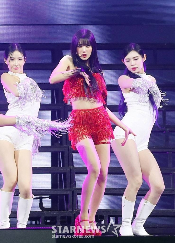 가수 권은비가 지난 14일 필리핀 아레나에서 열린 '2023 아시아 아티스트 어워즈 인 필리핀'(2023 Asia Artist Awards IN THE PHILIPPINES, 이하 '2023 AAA')에서 멋진 무대를 선보이고 있다. 권은비는 '2023 AAA'에서 AAA 베스트 뮤지션을 수상했다. '2023 AAA'는 스타뉴스가 주최하고 Asia Artist Awards 조직위원회, TONZ 엔터테인먼트, PULP Live World가 공동 주관한다. 그룹 아이브(IVE) 장원영, 가수 강다니엘, 그룹 제로베이스원 성한빈이 MC를 맡았다. /사진=김창현