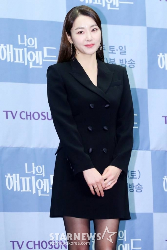 배우 소이현이 21일 오전 서울 마포구 상암동 스탠포드 호텔에서 진행된 TV조선 주말미니시리즈 '나의 해피엔드' 제작발표회에 참석해 포즈를 취하고 있다. '나의 해피엔드'는 성공만을 쫓던 한 여자가 믿었던 사람들의 배신으로 충격적인 진실을 마주하는 휴먼 심리 스릴러 드라마다. 오는 30일 첫 방송. 2023.12.21 /사진=김창현