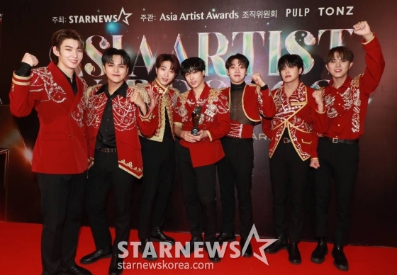 그룹 킹덤이 14일 필리핀 아레나에서 열린 '2023 아시아 아티스트 어워즈 인 필리핀'(2023 Asia Artist Awards IN THE PHILIPPINES, 이하 '2023 AAA')에서 AAA 뉴웨이브 상을 수상한 뒤 포즈를 취하고 있다. '2023 AAA'는 스타뉴스가 주최하고 Asia Artist Awards 조직위원회, TONZ 엔터테인먼트, PULP Live World가 공동 주관한다. 그룹 아이브(IVE) 장원영, 가수 강다니엘, 그룹 제로베이스원 성한빈이 MC를 맡았다. 2023.12.14 /사진=이동훈
