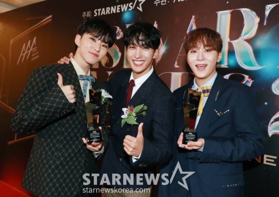 그룹 세븐틴의 유닛 그룹 부석순이 14일 필리핀 아레나에서 열린 '2023 아시아 아티스트 어워즈 인 필리핀'(2023 Asia Artist Awards IN THE PHILIPPINES, 이하 '2023 AAA')에서 AAA 올해의 퍼포먼스 상과 세븐틴의  올해의 앨범 상을 수상한 뒤 포즈를 취하고 있다.  '2023 AAA'는 스타뉴스가 주최하고 Asia Artist Awards 조직위원회, TONZ 엔터테인먼트, PULP Live World가 공동 주관한다. 그룹 아이브(IVE) 장원영, 가수 강다니엘, 그룹 제로베이스원 성한빈이 MC를 맡았다. 2023.12.14 /사진=이동훈