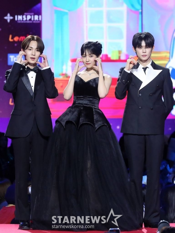 샤이니 키, 아이브 안유진, TXT 연준이 25일 오후 인천 영종도 인스파이어 컨벤션 그랜드볼룸에서 진행된 '2023 SBS 가요대전' 레드카펫 행사에 참석해 포즈를 취하고 있다. 2023.12.25 /사진=김창현