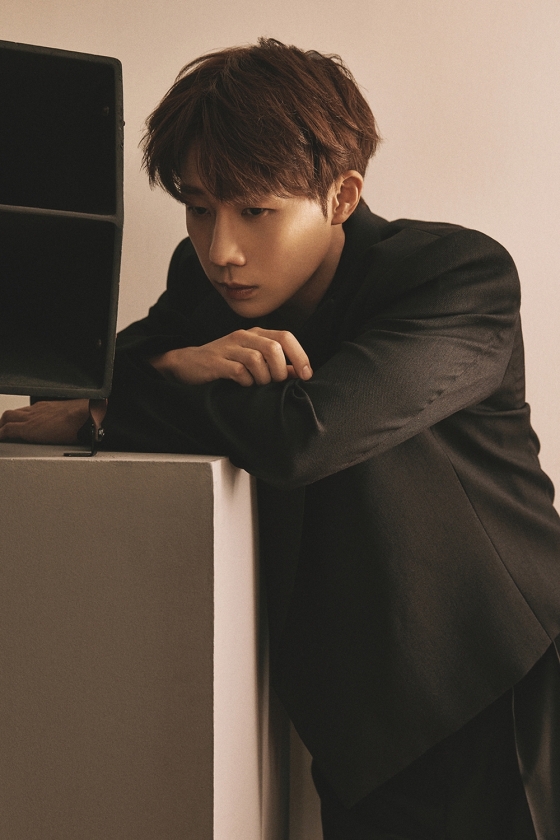 가수 김성규 /사진제공=더블에이치티엔이