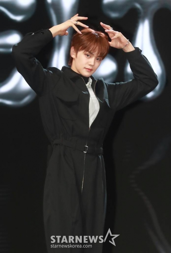 그룹 제로베이스원(ZEROBASEONE) 김규빈이 6일 오후 서울 광진구 예스24라이브홀에서 진행된 미니 2집 'MELTING POINT'(멜팅 포인트) 발매기념 쇼케이스에서 포즈를 취하고 있다. 이번 앨범에는 타이틀 곡 '크러시'(가시)를 비롯해 '멜팅 포인트', '테이크 마이 핸드', '키즈 존', '굿나잇' 등 총 5곡이 수록됐다. /2023.11.06 /사진=이동훈