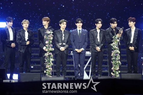 그룹 제로베이스원이 14일 필리핀 아레나에서 열린 '2023 아시아 아티스트 어워즈 인 필리핀'(2023 Asia Artist Awards IN THE PHILIPPINES, 이하 '2023 AAA')에서 'AAA 베스트 뮤지션 상'을 수상하고 소감을 말하고 있다. '2023 AAA'는 스타뉴스가 주최하고 Asia Artist Awards 조직위원회, TONZ 엔터테인먼트, PULP Live World가 공동 주관한다. 그룹 아이브(IVE) 장원영, 가수 강다니엘, 그룹 제로베이스원 성한빈이 MC를 맡았다. 2023.12.14 /사진=임성균