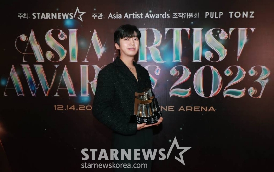 가수 임영웅이 14일 필리핀 아레나에서 열린 '2023 아시아 아티스트 어워즈 인 필리핀'(2023 Asia Artist Awards IN THE PHILIPPINES, 이하 '2023 AAA')에서 AAA 페블러스, 올해의 팬덤, 베스트 초이스, 핫트렌드, 인기상을 수상한 뒤 포즈를 취하고 있다. '2023 AAA'는 스타뉴스가 주최하고 Asia Artist Awards 조직위원회, TONZ 엔터테인먼트, PULP Live World가 공동 주관한다. 그룹 아이브(IVE) 장원영, 가수 강다니엘, 그룹 제로베이스원 성한빈이 MC를 맡았다. 2023.12.14 /사진=이동훈