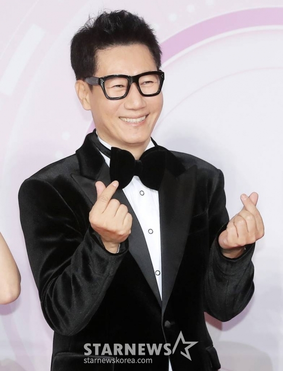'런닝맨' 지석진이 17일 오후 서울 마포구 상암동 SBS프리즘타워에서 진행된 '2022 SBS 연예대상'에 참석해 포즈를 취하고 있다. 2022.12.17 /사진=김창현 기자 chmt@