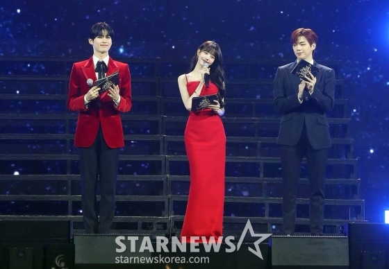 MC 성한빈, 장원영, 강다니엘이 14일 필리핀 아레나에서 열린 '2023 아시아 아티스트 어워즈 인 필리핀'(2023 Asia Artist Awards IN THE PHILIPPINES, 이하 '2023 AAA')에서 진행을 하고 있다. '2023 AAA'는 스타뉴스가 주최하고 Asia Artist Awards 조직위원회, TONZ 엔터테인먼트, PULP Live World가 공동 주관한다. 그룹 아이브(IVE) 장원영, 가수 강다니엘, 그룹 제로베이스원 성한빈이 MC를 맡았다. 2023.12.14 /사진=김창현