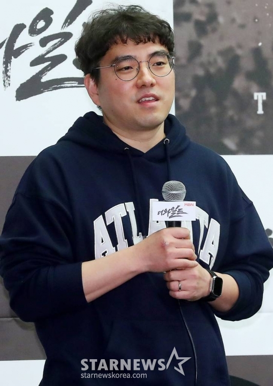 김영동 PD가 3일 오전 서울 마포구 상암동 스탠포드 서울에서 진행된 MBN 예능프로그램 '더 와일드'(THE WILD) 제작발표회에 참석해 인사말을 하고 있다. '더 와일드'는 추성훈-진구-배정남, 세 명의 '와일더'들이 캐나다 국립공원의 경이로운 자연과 야생 속에서 다양한 액티비티를 직접 계획하여 탐험하는 '본격 DIY 어드벤처 리얼리티'다. 오는 5일 첫 방송. 2023.01.03 /사진=김창현
