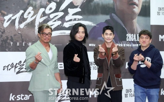 방송인 추성훈, 배우 진구, 배정남, 김영도 PD가 3일 오전 서울 마포구 상암동 스탠포드 서울에서 진행된 MBN 예능프로그램 '더 와일드'(THE WILD) 제작발표회에 참석해 포즈를 취하고 있다. '더 와일드'는 추성훈-진구-배정남, 세 명의 '와일더'들이 캐나다 국립공원의 경이로운 자연과 야생 속에서 다양한 액티비티를 직접 계획하여 탐험하는 '본격 DIY 어드벤처 리얼리티'다. 오는 5일 첫 방송. 2023.01.03 /사진=김창현