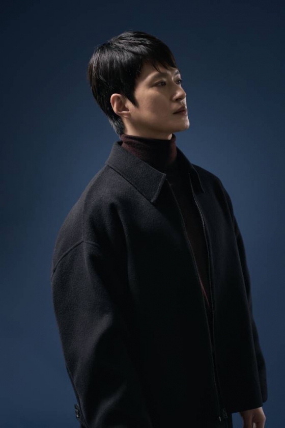 배우 김성규가 4일 오후 서울 종로구 삼청동의 한 카페에서 진행된 영화 '노량: 죽음의 바다' 관련 인터뷰를 위해 포즈를 취하고 있다. 김성규는 극 중 이순신 장군의 곁을 지키는 항왜 군사 준사 역을 열연했다. '노량: 죽음의 바다'는 임진왜란 발발 후 7년, 조선에서 퇴각하려는 왜군을 완벽하게 섬멸하기 위한 이순신 장군의 최후의 전투를 그린 전쟁 액션 대작. 전국 극장에서 절찬 상영중이다. / 사진제공 = (주)에이스메이커무비웍스, 롯데엔터테인먼트 /사진=김창현