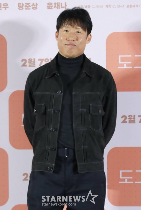 배우 유해진이 10일 오전 서울 CGV용산아이파크몰에서 진행된 영화 '도그데이즈' 제작발표회에 참석해 포즈를 취하고 있다. /2024.01.10 /사진=이동훈