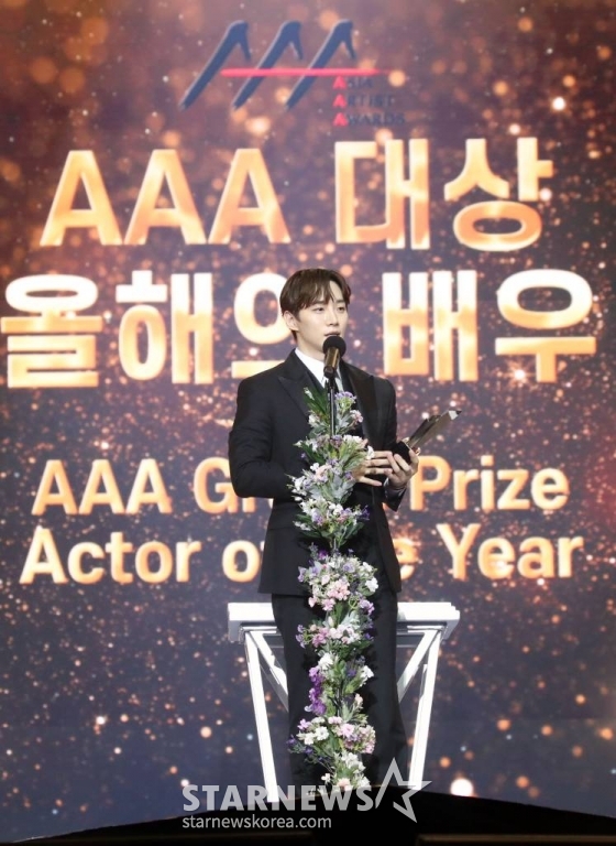 가수 겸 배우 이준호가 14일 필리핀 아레나에서 열린 '2023 아시아 아티스트 어워즈 인 필리핀'(2023 Asia Artist Awards IN THE PHILIPPINES, 이하 '2023 AAA')에서 'AAA대상-올해의 배우 상'을 수상하고 소감을 말하고 있다. 2023.12.14 /사진=임성균