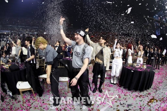 그룹 스트레이키즈가 14일 필리핀 아레나에서 열린 '2023 아시아 아티스트 어워즈 인 필리핀'(2023 Asia Artist Awards IN THE PHILIPPINES, '2023 AAA')에서 공연을 즐기고 있다. 2023.12.14 /사진=임성균