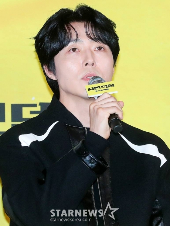 배우 이무생이 11일 오후 서울 용산구 아이파크몰 CGV에서 진행된 영화 '시민덕희' 언론시사회 및 기자간담회에 참석해 인사말을 하고 있다. '시민덕희'는 보이스피싱을 당한 평범한 시민 덕희(라미란 분)에게 사기 친 조직원 재민(공명 분)의 구조 요청이 오면서 벌어지는 통쾌한 추적극이다. 오는 24일 개봉. 2024.01.11 /사진=김창현