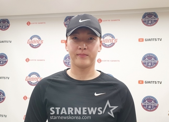롯데 최준용이 17일 부산 사직야구장에서 스타뉴스와 인터뷰를 하고 있다. /사진=양정웅 기자