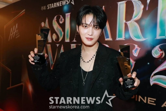 가수 김재중이 14일 필리핀 아레나에서 열린 '2023 아시아 아티스트 어워즈 인 필리핀'(2023 Asia Artist Awards IN THE PHILIPPINES, 이하 '2023 AAA')에서 AAA 탑 오브 케이팝 레코드, 베스트 초이스상을 수상한 뒤 포즈를 취하고 있다. '2023 AAA'는 스타뉴스가 주최하고 Asia Artist Awards 조직위원회, TONZ 엔터테인먼트, PULP Live World가 공동 주관한다. 그룹 아이브(IVE) 장원영, 가수 강다니엘, 그룹 제로베이스원 성한빈이 MC를 맡았다. 2023.12.14 /사진=이동훈