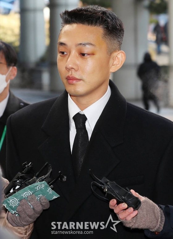 마약류 관리에 관한 법률 위반(향정) 등 혐의로 기소된 배우 유아인(본명 엄홍식)이 22일 오전 서울 서초구 중앙지법에서 열린 공판에 출석하고 있다. 유아인은 지난해 10월 프로포폴 상습 투약, 타인 명의 수면제 불법 처방 매수, 대마흡연 및 교사, 증거인멸교사 등 혐의로 불구속 기소됐다. 2024.01.22 /사진=김창현