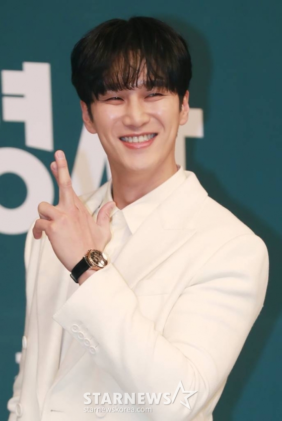 배우 안보현이 23일 오후 서울 양천구 목동 SBS에서 진행된 SBS 금토드라마 '재벌X형사' 제작발표회에 참석해 포즈를 취하고 있다. 철부지 재벌3세가 강력팀 형사가 되어 보여주는 '돈에는 돈, 빽에는 빽' FLEX 수사기 '재벌X형사'는 오는 26일 첫 방송된다. /2024.01.23 /사진=이동훈