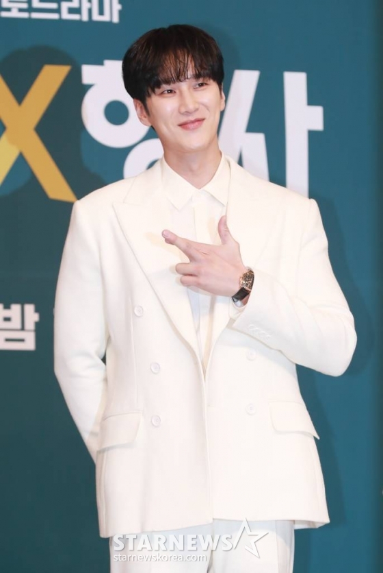 배우 안보현이 23일 오후 서울 양천구 목동 SBS에서 진행된 SBS 금토드라마 '재벌X형사' 제작발표회에 참석해 포즈를 취하고 있다. 철부지 재벌3세가 강력팀 형사가 되어 보여주는 '돈에는 돈, 빽에는 빽' FLEX 수사기 '재벌X형사'는 오는 26일 첫 방송된다. /2024.01.23 /사진=이동훈