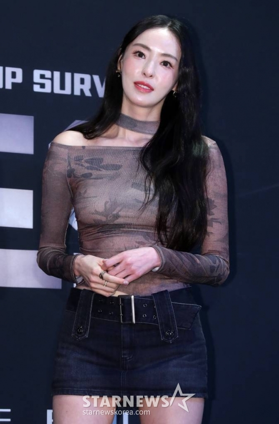 배우 이다희가 24일 오전 서울 마포구 상암동 CJ ENM에서 진행된 엠넷 '빌드업: 보컬 보이그룹 서바이벌' 제작발표회에 참석해 포즈를 취하고 있다. '빌드업 : 보컬 보이그룹 서바이벌'은 엠넷이 2024년 첫 신작으로 야심차게 선보이는 프로그램이다. 장르 무관 보컬에 자신있고 보컬을 사랑하는 실력자들을 조합해 4인조 보컬 보이그룹으로 완성시키는 신개념 보컬 보이그룹 탄생 서바이벌이다. MC 이다희를 필두로 이석훈 백호 서은광 솔라 웬디 김재환이 심사위원으로 출연해 차세대 보컬 보이그룹 탄생의 여정을 함께한다. 2024.01.24 /사진=김창현