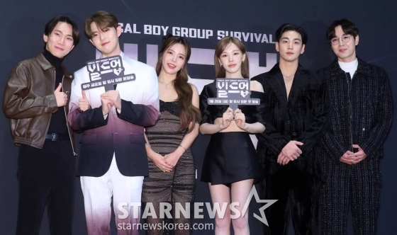 가수 서은광, 김재환, 솔라, 웬디, 백호, 이석훈이 24일 오전 서울 마포구 상암동 CJ ENM에서 진행된 엠넷 '빌드업: 보컬 보이그룹 서바이벌' 제작발표회에 참석해 포즈를 취하고 있다. '빌드업 : 보컬 보이그룹 서바이벌'은 엠넷이 2024년 첫 신작으로 야심차게 선보이는 프로그램이다. 장르 무관 보컬에 자신있고 보컬을 사랑하는 실력자들을 조합해 4인조 보컬 보이그룹으로 완성시키는 신개념 보컬 보이그룹 탄생 서바이벌이다. MC 이다희를 필두로 이석훈 백호 서은광 솔라 웬디 김재환이 심사위원으로 출연해 차세대 보컬 보이그룹 탄생의 여정을 함께한다. 2024.01.24 /사진=김창현