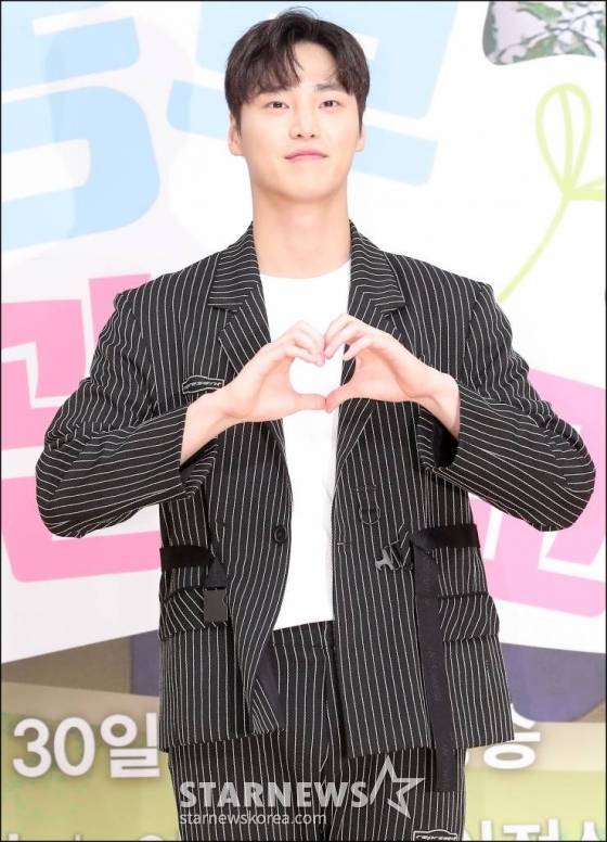 배우 이태환이 28일 오후 서울 양천구 목동 SBS사옥에서 열린 모비딕 숏폼 드라마 '농부사관학교' 제작발표회에 참석해 포즈를 취하고 있다. '농부사관학교'는 첫 만남부터 삐딱하던 한별과 주석(이태환 분)을 포함한 신입생 4인방의 풋풋한 이야기를 그린다. 오는 30일 1부와 2부가, 4월 6일 3, 4부가 방송된다. /사진=김창현 기자 chmt@