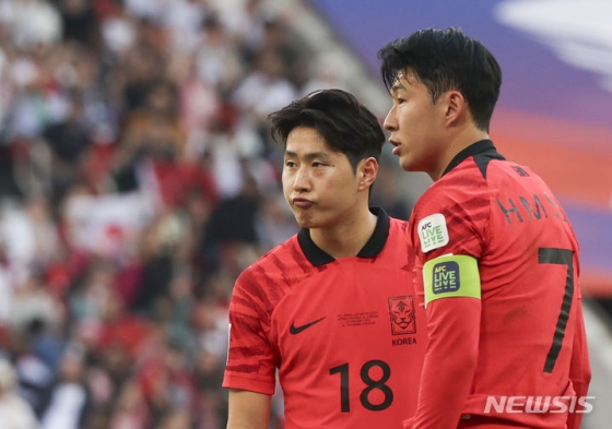 한국 축구대표팀 공격수 이강인(가운데)과 손흥민. /사진=뉴시스