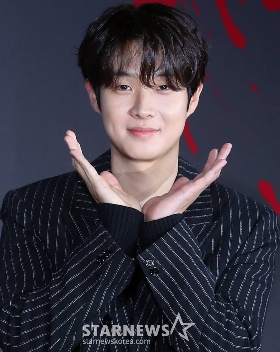 배우 최우식이 1일 오전 서울 용산구 몬드리안 서울 이태원에서 진행된 넷플릭스 시리즈 '살인자ㅇ난감' 제작발표회에 참석해 포즈를 취하고 있다. '살인자ㅇ난감'은 우연히 살인을 시작하게 된 평범한 남자와 그를 지독하게 쫓는 형사의 이야기를 그린 넷플릭스 시리즈. 오는 9일 공개. 2024.02.01 /사진=김창현