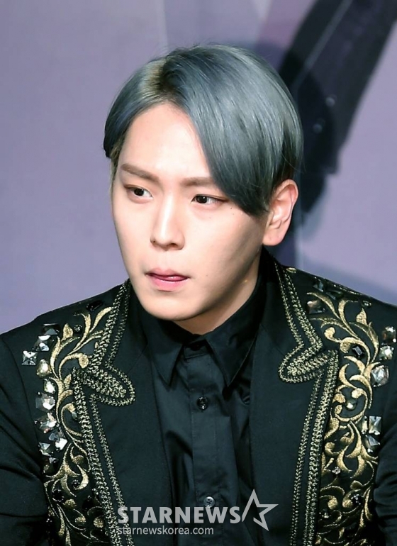 그룹 B.A.P 힘찬이 20일 오후 서울 송파구 방이동 올림픽공원 SK올림픽핸드볼경기장에서 열린 B.A.P LIVE ON EARTH 2016 WORLD TOUR' 공연에 앞서 기자회견을 갖고 있다. /사진=hwijpg@(김휘선 인턴기자)