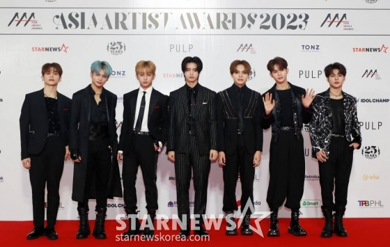필리핀 그룹 호라이즌이 14일 필리핀 아레나에서 열린 '2023 아시아 아티스트 어워즈 인 필리핀'(2023 Asia Artist Awards IN THE PHILIPPINES, 이하 '2023 AAA') 레드카펫 행사에 참석해 포즈를 취하고 있다. '2023 AAA'는 스타뉴스가 주최하고 Asia Artist Awards 조직위원회, TONZ 엔터테인먼트, PULP Live World가 공동 주관한다. 그룹 아이브(IVE) 장원영, 가수 강다니엘, 그룹 제로베이스원 성한빈이 MC를 맡았다. 2023.12.14 /사진=김창현