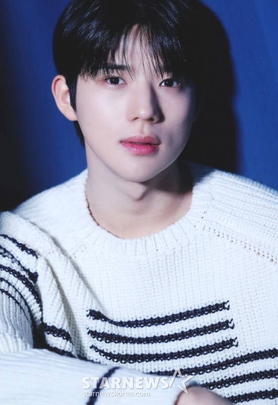 배우 문상민이 서울 종로구 스타뉴스 사옥에서 진행된 '2023 아시아 아티스트 어워즈 인 필리핀'(2023 Asia Artist Awards IN THE PHILIPPINES, 이하 2023 AAA) 수상 인터뷰에 앞서 포즈를 취하고 있다. 문상민은 '2023 AAA'에서 AAA 신인상을 수상했다. 문상민은 '마이네임', '방과 후 전쟁활동', '슈룹' 등에서 대중들에게 눈도장을 찍으며 사랑을 받았다. 곧 공개될 드라마 '웨딩 임파서블'에서 생계형 재벌 3세 이지한 역으로 출연한다. /사진=김창현
