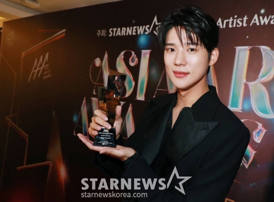 배우 문상민이 14일 필리핀 아레나에서 열린 '2023 아시아 아티스트 어워즈 인 필리핀'(2023 Asia Artist Awards IN THE PHILIPPINES, 이하 '2023 AAA')에서 AAA 신인상을 수상한 뒤 포즈를 취하고 있다. '2023 AAA'는 스타뉴스가 주최하고 Asia Artist Awards 조직위원회, TONZ 엔터테인먼트, PULP Live World가 공동 주관한다. 그룹 아이브(IVE) 장원영, 가수 강다니엘, 그룹 제로베이스원 성한빈이 MC를 맡았다. 2023.12.14 /사진=이동훈