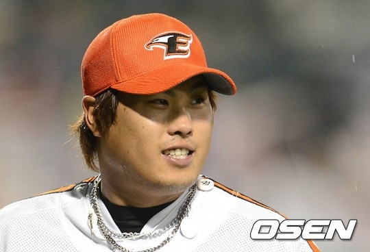 한화 이글스에서 활약하던 시절 류현진의 모습. 류현진은 한화 이글스 소속으로 2006년 프로 무대에 데뷔한 뒤 2012년까지 7시즌 동안 KBO 리그 무대를 누볐다.