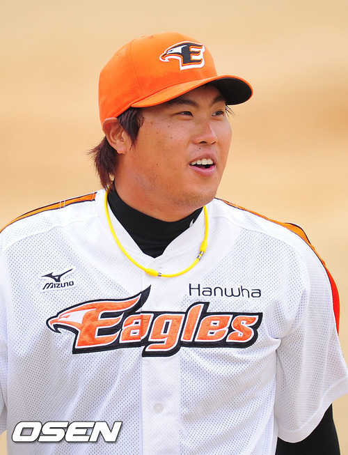 한화 이글스에서 활약하던 시절 류현진의 모습. 류현진은 한화 이글스 소속으로 2006년 프로 무대에 데뷔한 뒤 2012년까지 7시즌 동안 KBO 리그 무대를 누볐다.