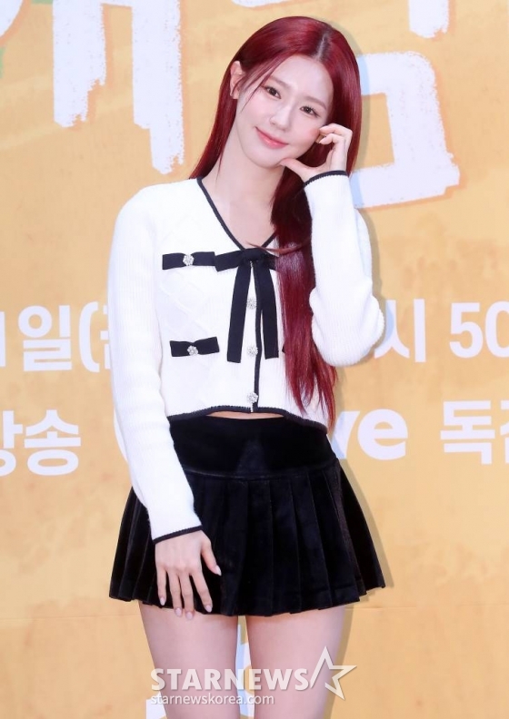 (여자)아이들 미연이 21일 오전 경기 고양시 소노캄 호텔에서 진행된 JTBC X 웨이브 예능 '연애남매' 제작발표회에 참석해 포즈를 취하고 있다. '연애남매'는 남매들이 모여 서로의 연인을 찾아가는 가족 참견 연애 리얼리티 프로그램으로, 3월 1일 오후 8시 50분에 첫 방송되며 OTT는 웨이브를 통해 독점 선공개된다. 2024.02.21 /사진=김창현