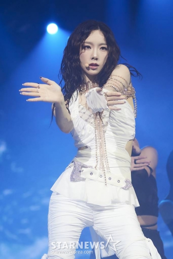 가수 태연이 4일 오후 서울 올림픽공원 KSPO DOME에서 진행된 다섯 번째 단독 콘서트 '디 오드 오브 러브'(The ODD Of LOVE)에서 멋진 공연을 펼치고 있다. /사진제공=SM엔터테인먼트 2023.06.04 /사진=이동훈 기자 photoguy@